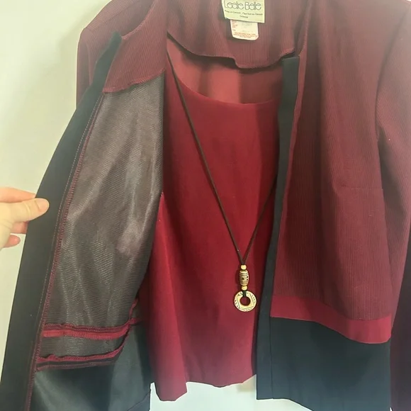 Vintage Leslie Belle Two-Tone Burgundy and Black Open Front Jacket - Picture 3 of 9